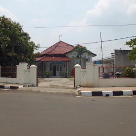 Oyo 90865 Hotel Kusuma Purwakarta Exterior photo