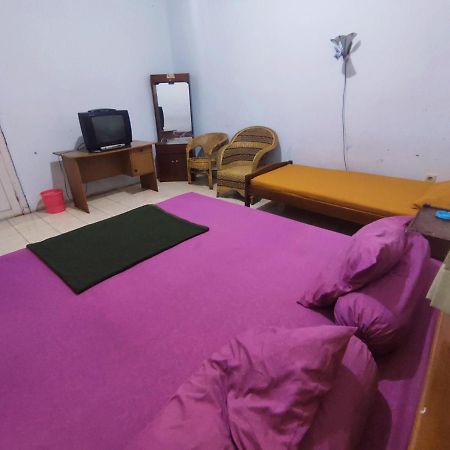 Oyo 90865 Hotel Kusuma Purwakarta Exterior photo