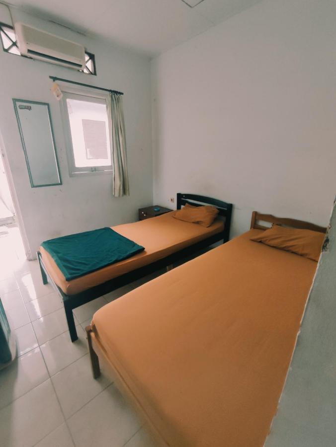 Oyo 90865 Hotel Kusuma Purwakarta Exterior photo