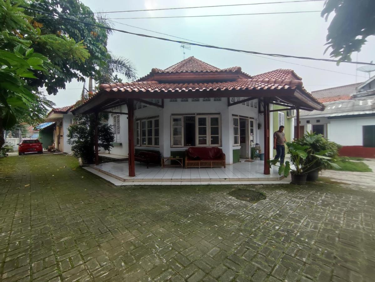 Oyo 90865 Hotel Kusuma Purwakarta Exterior photo