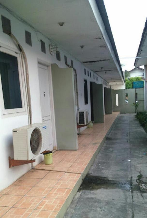 Oyo 90865 Hotel Kusuma Purwakarta Exterior photo