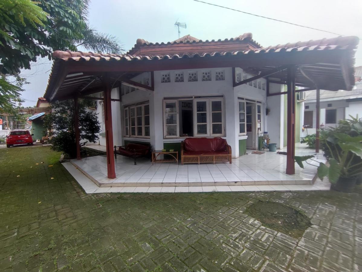 Oyo 90865 Hotel Kusuma Purwakarta Exterior photo