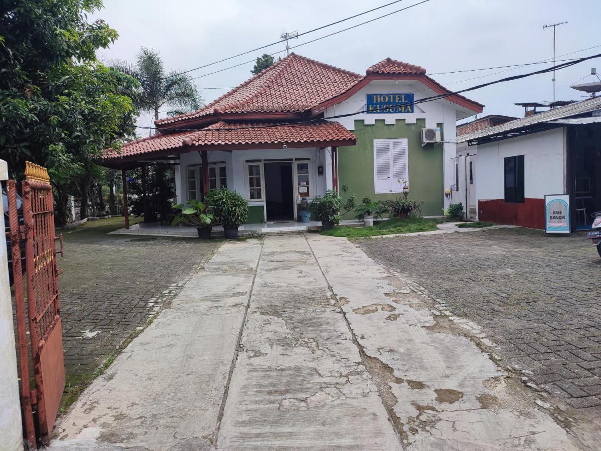 Oyo 90865 Hotel Kusuma Purwakarta Exterior photo