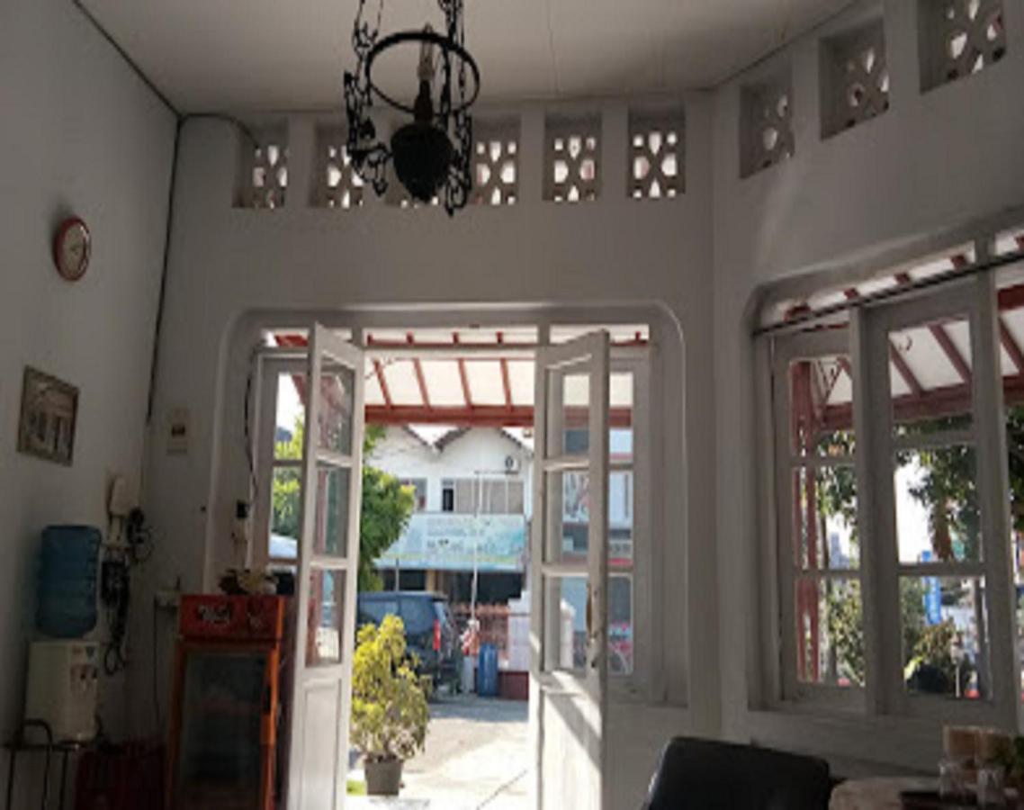 Oyo 90865 Hotel Kusuma Purwakarta Exterior photo