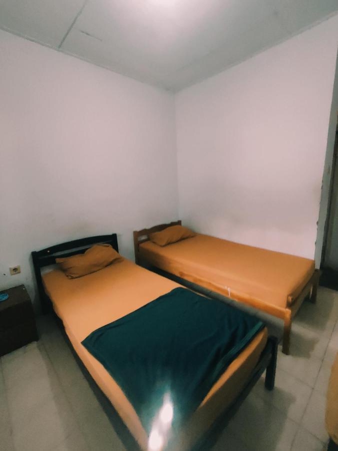 Oyo 90865 Hotel Kusuma Purwakarta Exterior photo