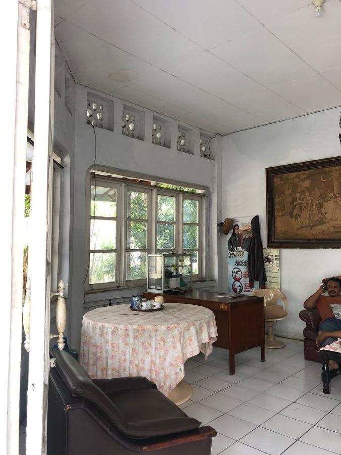 Oyo 90865 Hotel Kusuma Purwakarta Exterior photo