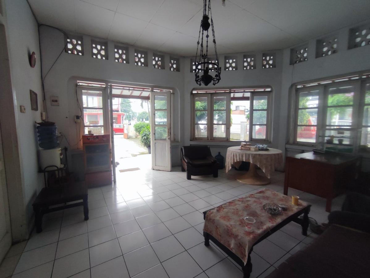 Oyo 90865 Hotel Kusuma Purwakarta Exterior photo