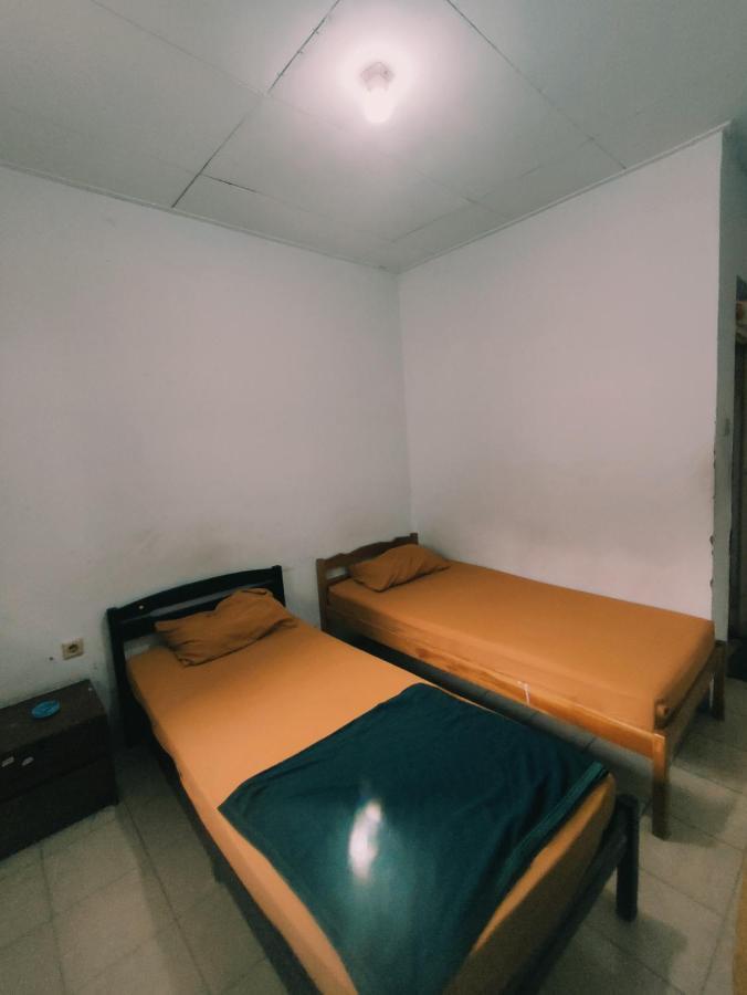 Oyo 90865 Hotel Kusuma Purwakarta Exterior photo