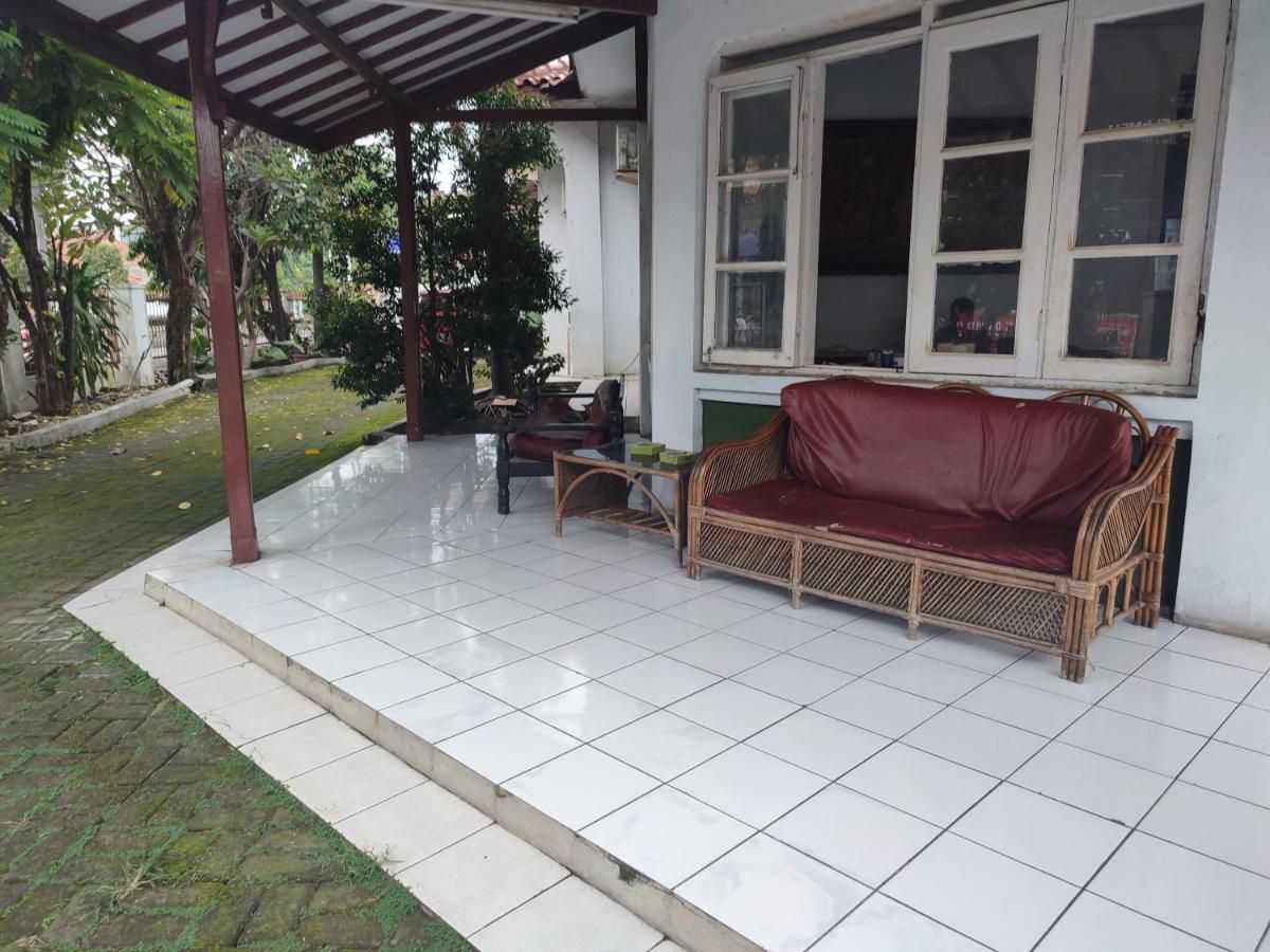Oyo 90865 Hotel Kusuma Purwakarta Exterior photo