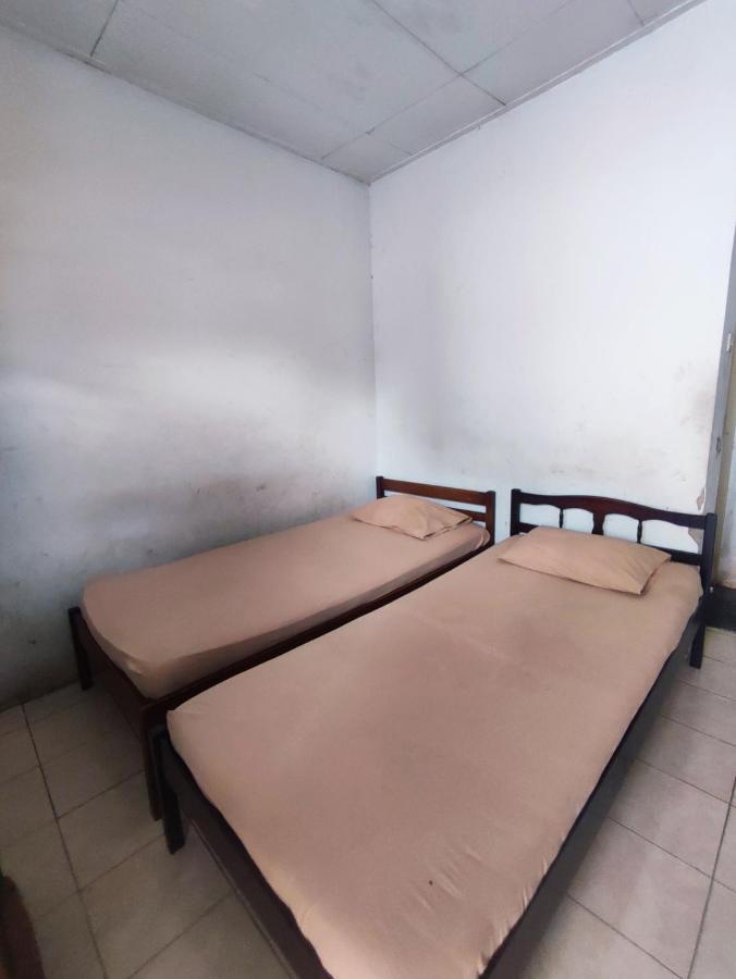 Oyo 90865 Hotel Kusuma Purwakarta Exterior photo