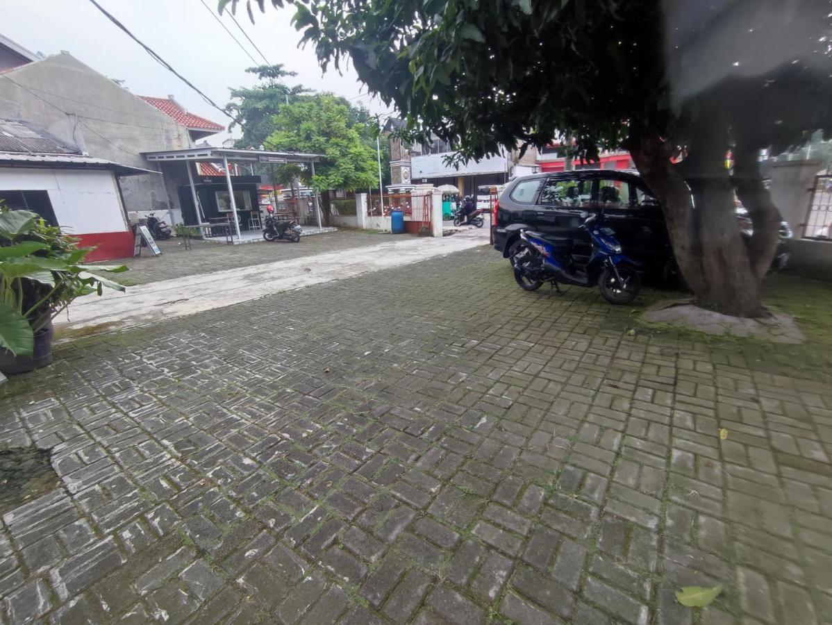 Oyo 90865 Hotel Kusuma Purwakarta Exterior photo
