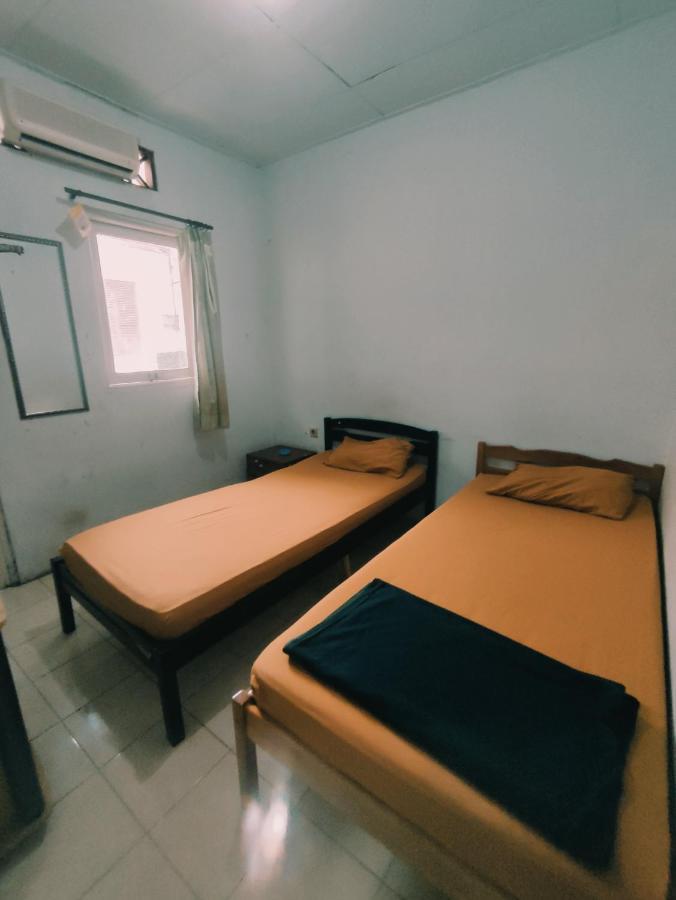 Oyo 90865 Hotel Kusuma Purwakarta Exterior photo