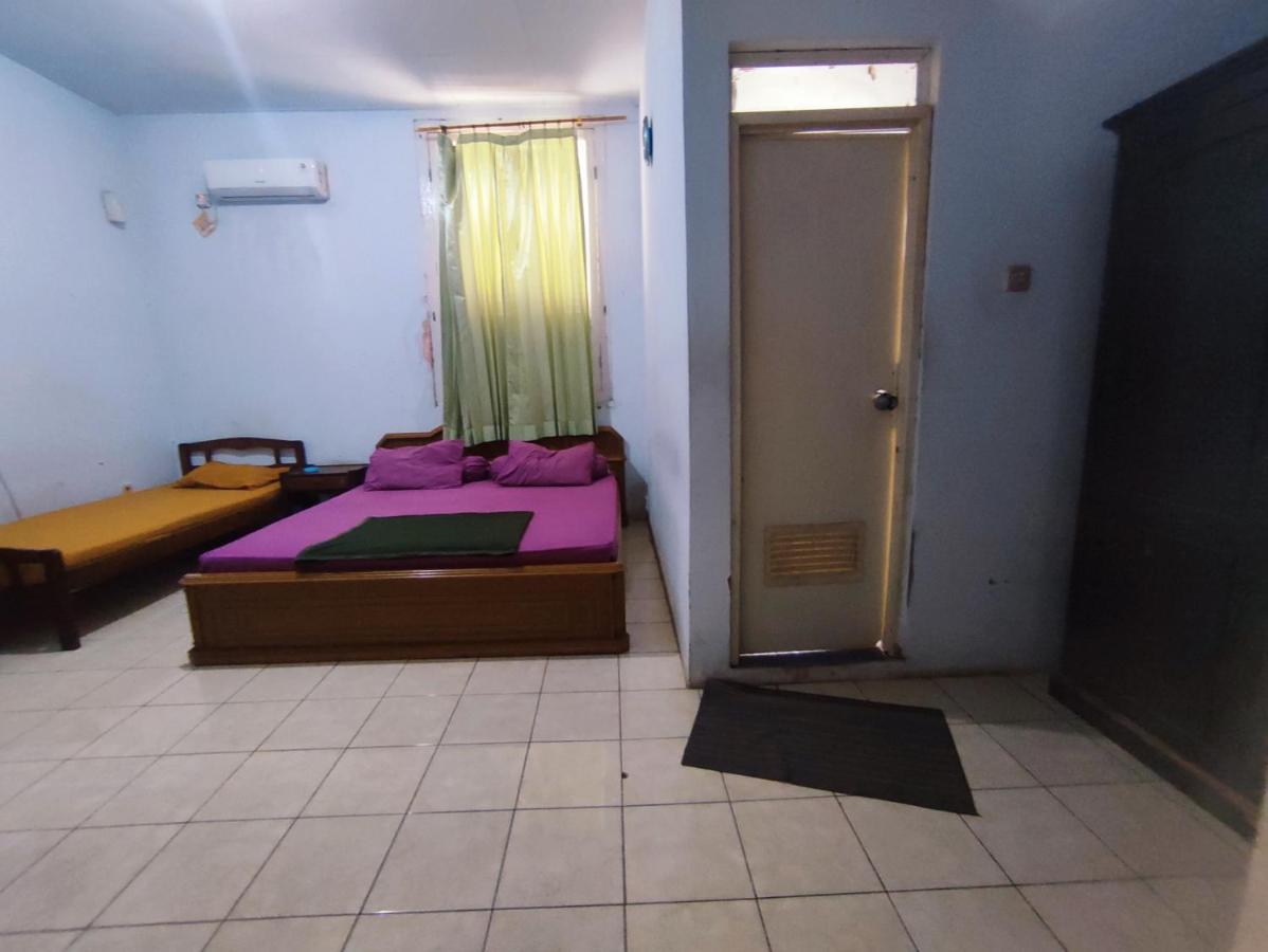 Oyo 90865 Hotel Kusuma Purwakarta Exterior photo