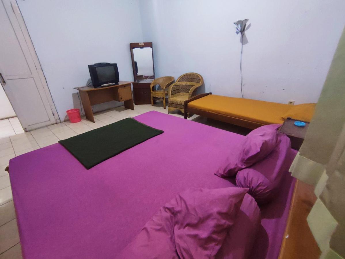 Oyo 90865 Hotel Kusuma Purwakarta Exterior photo